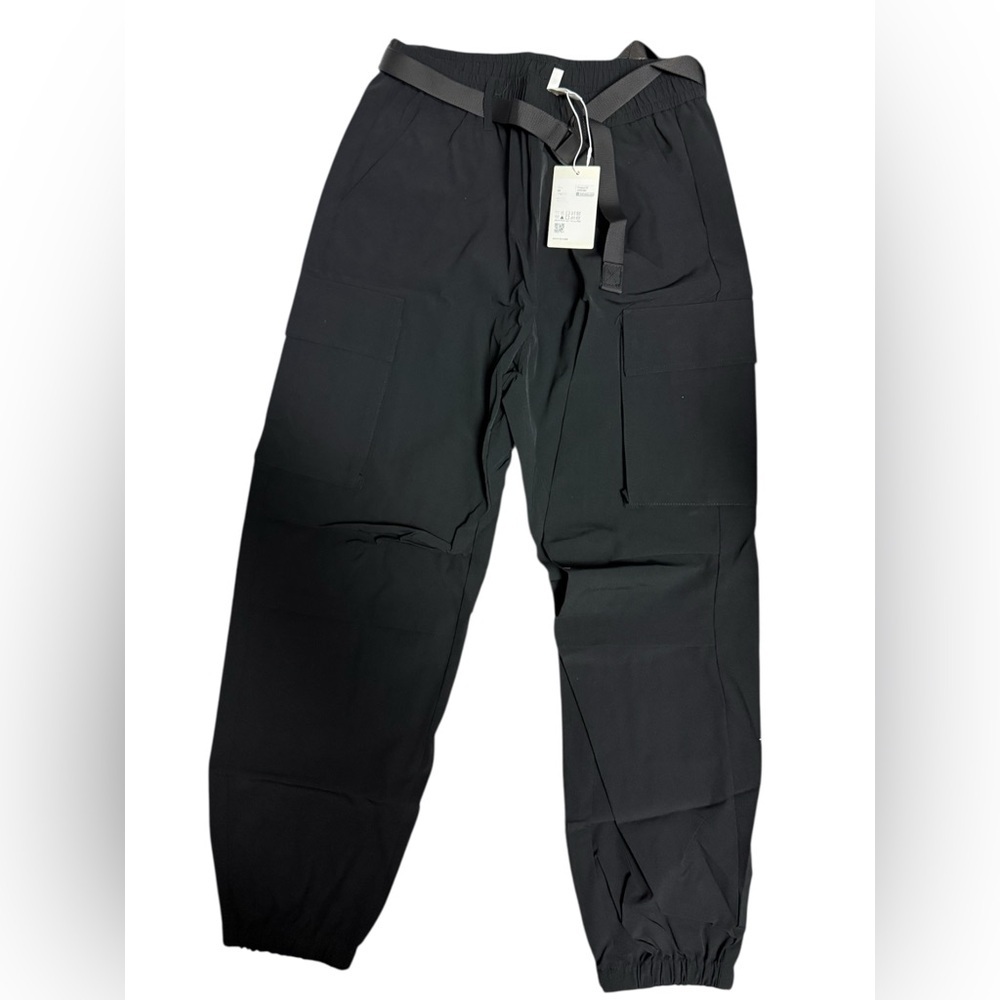 Halara hiking cargo pants medium new with tag